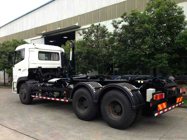 東風(fēng)天龍后雙橋16方鉤臂式垃圾車