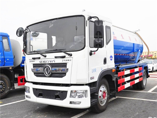 東風(fēng)多利卡D9吸污車