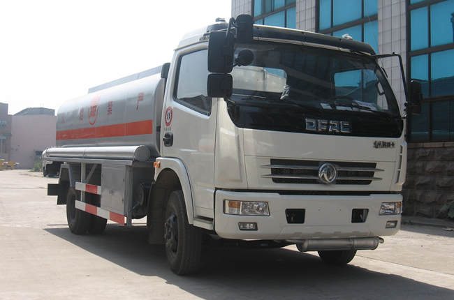 東風多利卡8-10噸加油車 東風多利卡8-10噸加油車