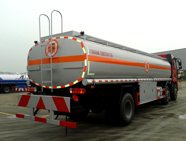 國五解放小三軸26方油罐車 國五解放小三軸26方油罐車
