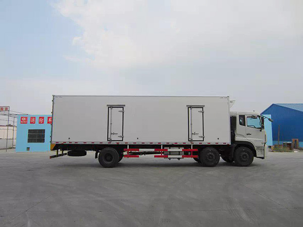東風(fēng)天龍9.4米貨廂冷藏車(chē) 東風(fēng)天龍9.4米貨廂冷藏車(chē)