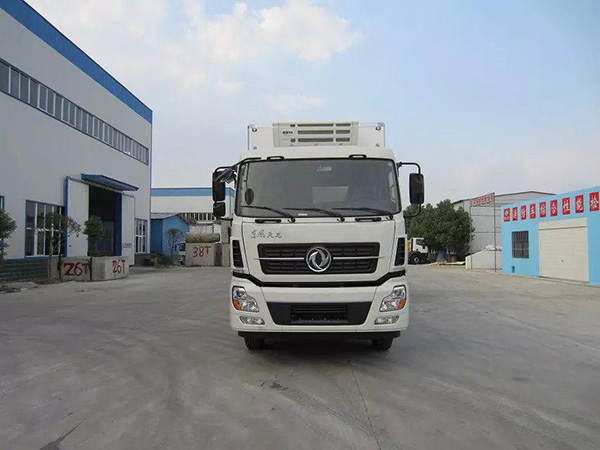 東風(fēng)天龍9.4米貨廂冷藏車(chē) 東風(fēng)天龍9.4米貨廂冷藏車(chē)