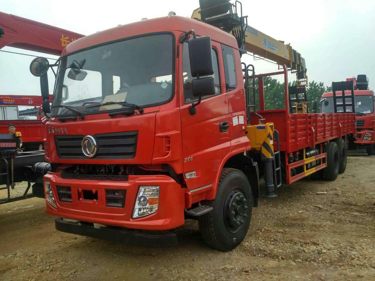 東風(fēng)廂長(zhǎng)8.5米隨車吊 東風(fēng)廂長(zhǎng)8.5米隨車吊