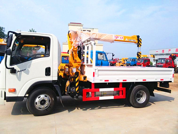 小型大運(yùn)3.2噸藍(lán)牌隨車吊