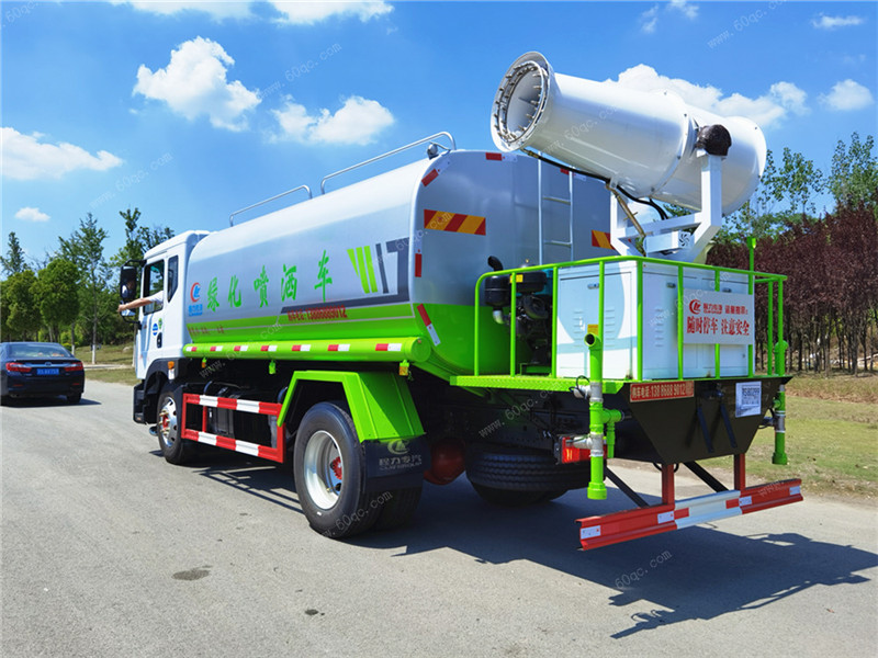 霧炮車廠家助力國家環(huán)保建設(shè)，國外局勢任然緊張！