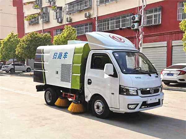 東風(fēng)途逸3方掃路車